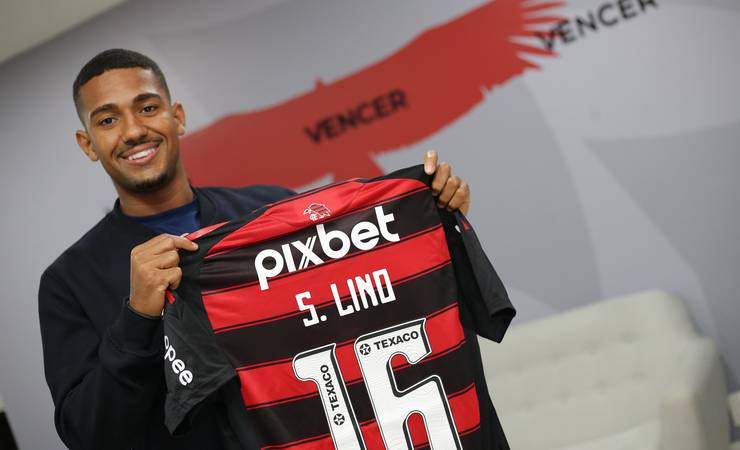 Flamengo anuncia a contratação de Samuel Lino