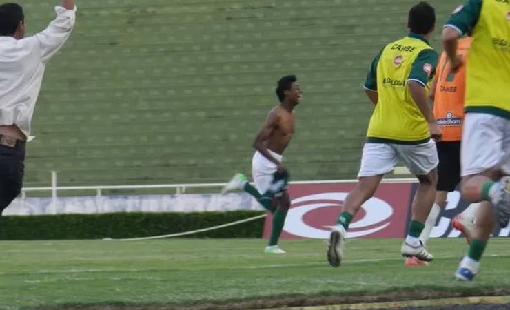 Em outro patamar, Bruno Henrique volta ao Parque do Sabiá, estádio onde marcou 1º gol como profissional