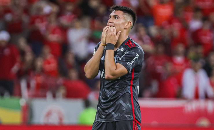 Contratação mais cara da história do Flamengo, Alcaraz se despede com apenas 20 jogos pelo clube