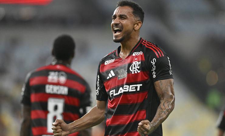 Danilo chama atenção para público em jogo do Flamengo: "É mais legal jogar com o Maracanã cheio"