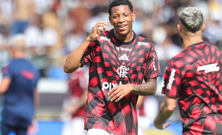 Plata volta ao palco onde foi herói de título do Flamengo tentando afastar desconfiança da torcida