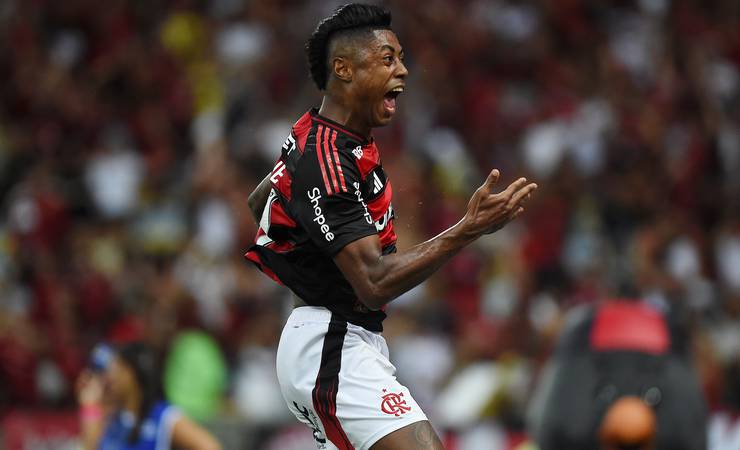 Bruno Henrique marca contra o Vasco e chega a 100 gols pelo Flamengo