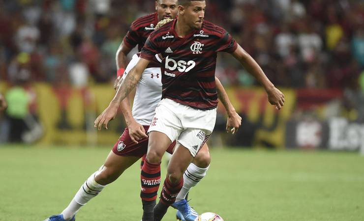 Vini Souza, ex-Flamengo, assina com o Wolfsburg, da Alemanha