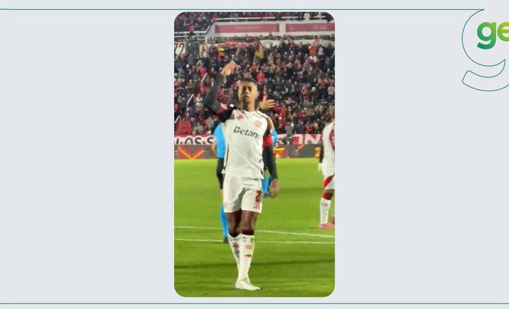 Bruno Henrique justifica gesto obsceno como resposta a objetos lançados por torcedores do Estudiantes