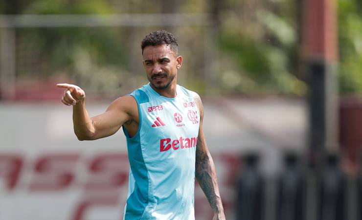 Danilo retorna ao Flamengo após lesão e se prepara para enfrentar o Juventude no Brasileirão