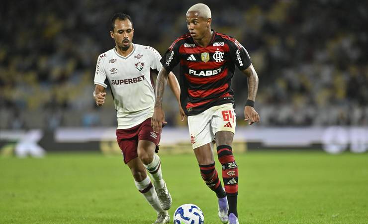 Primeiro jogo de Wallace Yan como titular no Flamengo tem susto, Thiago Silva na cola e até discussão com Danilo