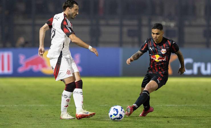 Viña "acaba com o jogo" e mostra a Filipe Luís que pode solucionar problema na lateral do Flamengo