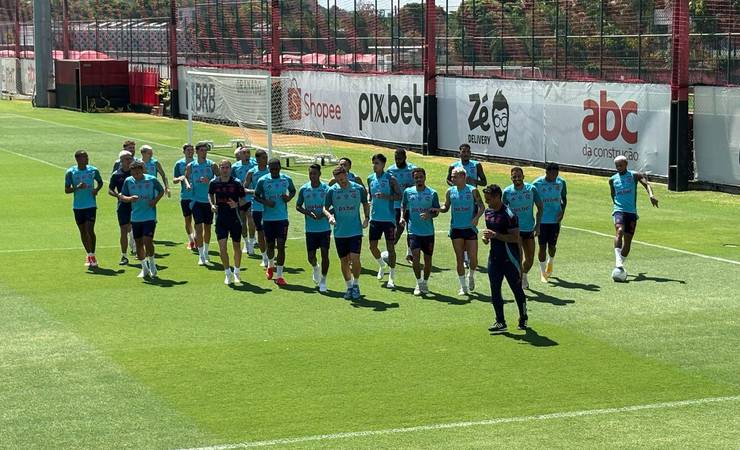 Treino do Flamengo tem Ayrton Lucas em campo e De la Cruz fora