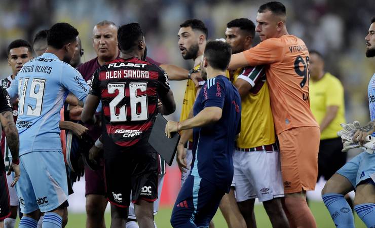 Fluminense x Flamengo: Freytes e Luiz Araújo se envolvem em confusão no fim do clássico