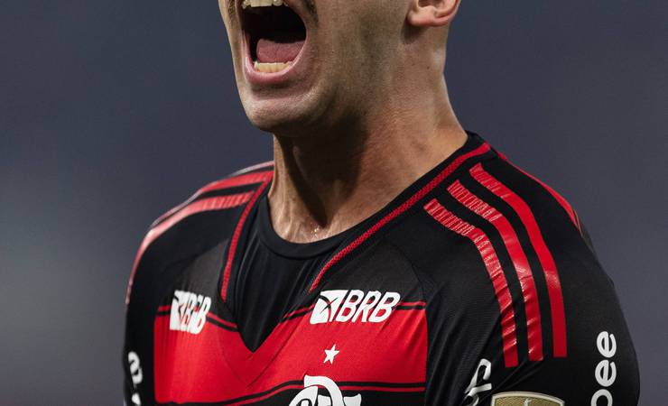 Zagueiro-artilheiro, Léo Ortiz mira recorde no Flamengo e crê que Ancelotti também terá olho para futebol no país