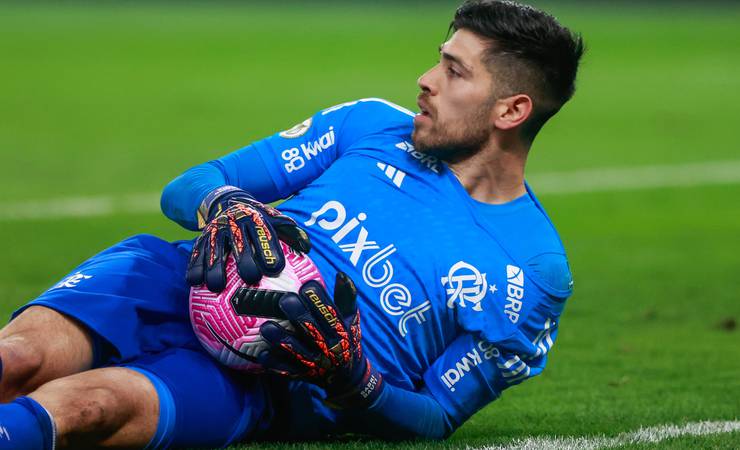 Rossi, do Flamengo, aprova regra de oito segundos: "Goleiros ficavam quase um minuto com a bola"