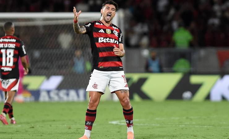 Arrascaeta se torna maior artilheiro estrangeiro do Flamengo e pode renovar até 2028