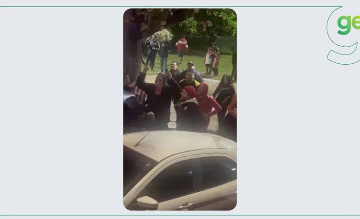 Danilo critica gestos racistas de torcedores do Estudiantes em ônibus do Flamengo
