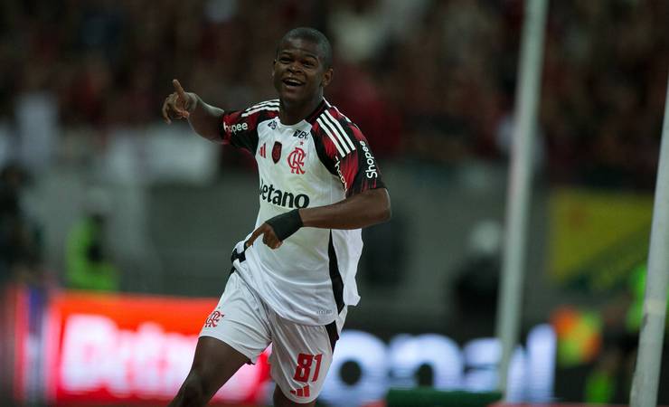 Douglas Telles brilha na estreia e marca no 5 a 1 do Flamengo sobre o Sport