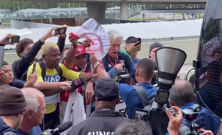 Samuel Lino desembarca no Rio de Janeiro para assinar com o Flamengo