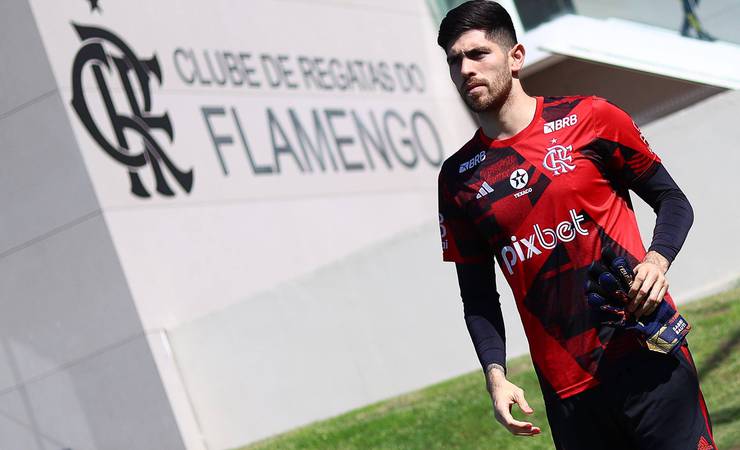 Polícia vai ao CT do Flamengo para ouvir Rossi após tentativa de assalto em desembarque