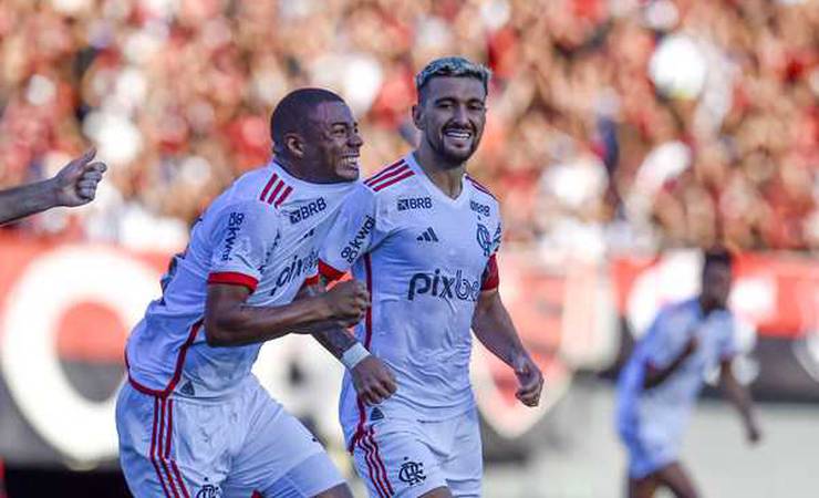 De la Cruz se derrete por fã mirim e mostra autocrítica após golaço pelo Flamengo: "Errei muito"
