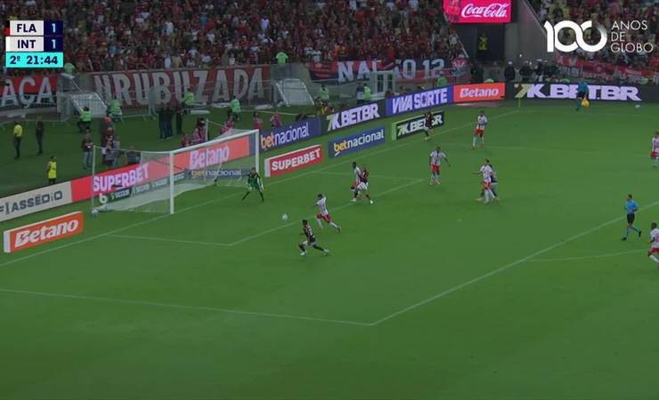 Perto de voltar, Pedro é referência para atacantes do Flamengo: "É o 9 da nossa Seleção"