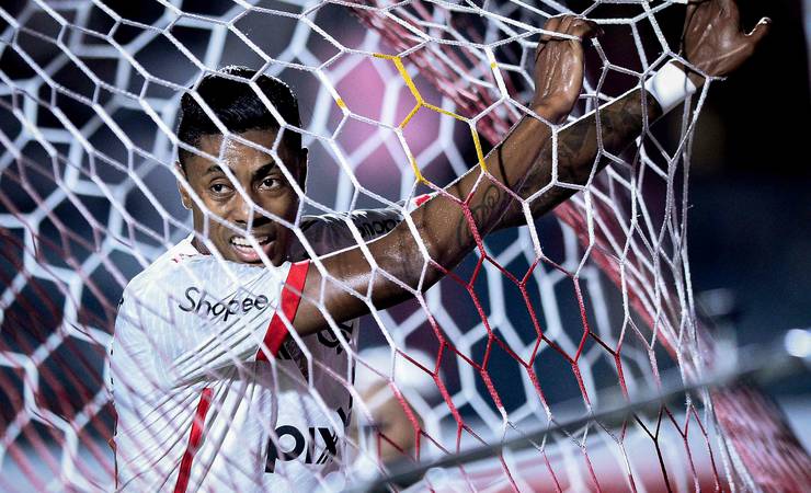 Análise: Flamengo repete roteiro, vence no limite e precisa ser mais eficiente para evitar riscos