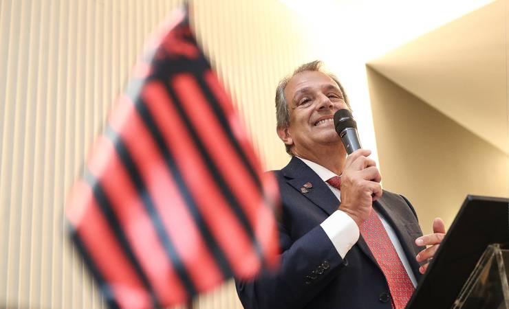 Novo orçamento do Flamengo para 2025 prevê R$ 1,3 bilhão de receita e R$ 166 milhões para contratações