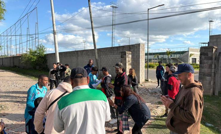 Flamengo se prepara em Buenos Aires: interação com torcedores e desfalques para semifinal