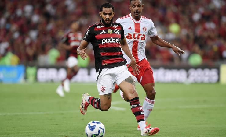 Juninho reage a gol perdido no Flamengo x Inter: "Achei que ia bater na trave e entrar"