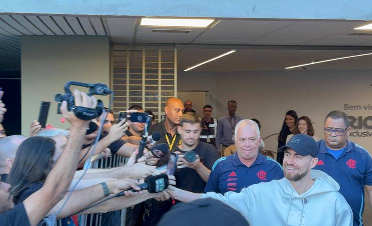 Jorginho desembarca no Rio para se apresentar ao Flamengo