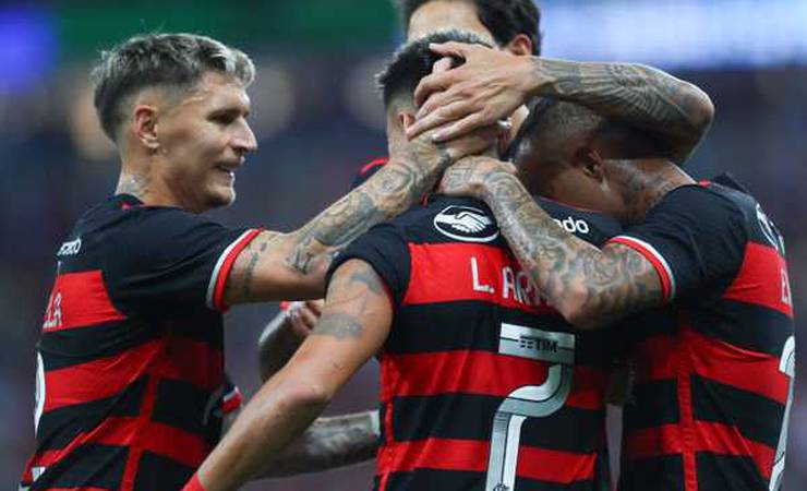 Varela destaca pedido de Tite de manter o "arco em zero" e exalta uruguaios do Flamengo: "Mais fácil"