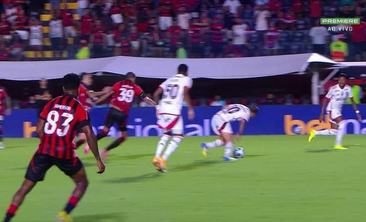 Com golaço, Arrascaeta se torna o segundo maior artilheiro estrangeiro do Flamengo