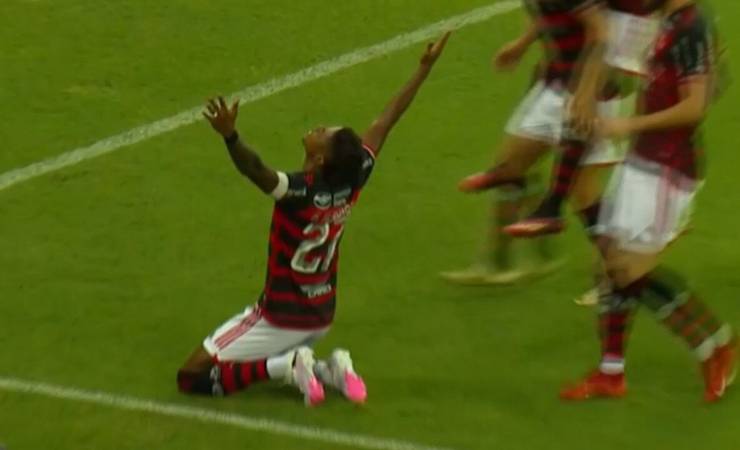 Cebolinha lamenta bolas na trave em final do Flamengo, mas exalta Bruno Henrique "É ídolo"