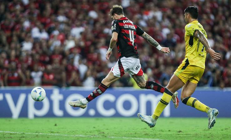Vídeo: Flamengo se classifica em noite de drama, tensão, euforia e até vaias no Maracanã