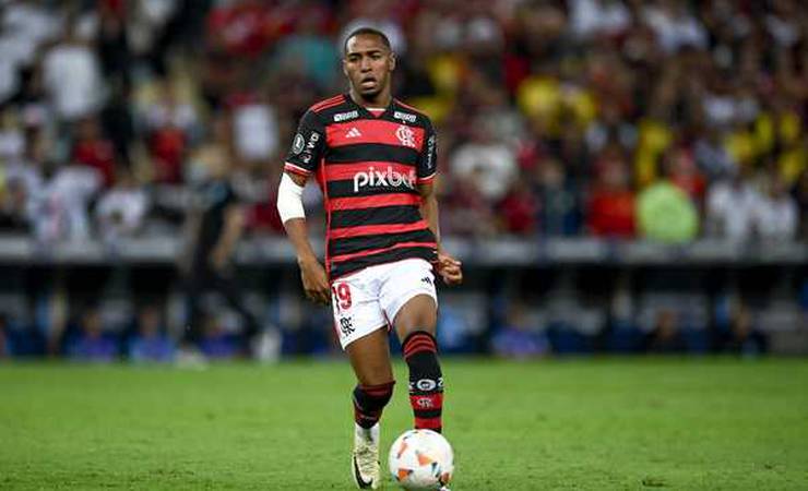 Com Lorran em alta, Flamengo alinha renovação de contrato com joia por cinco anos