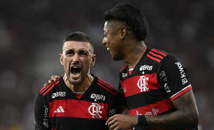 Título da Supercopa isola Arrascaeta e Bruno Henrique como maiores campeões da história do Flamengo