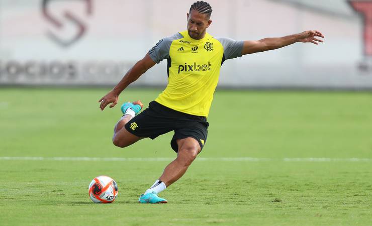 A sete dias do fim da janela, Pablo treina à parte e não tem proposta para deixar o Flamengo