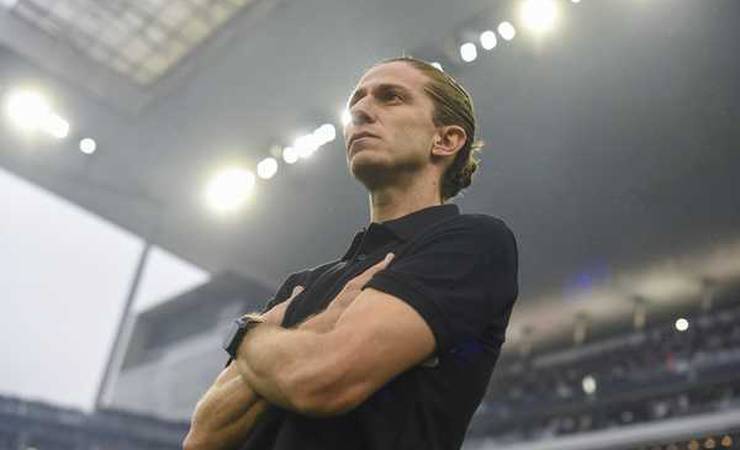 Mais rápido que Jesus e Dorival: Filipe Luís conquista segundo título com apenas 18 jogos no Flamengo