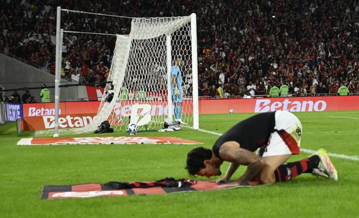 Pedro se aproxima de 300 jogos pelo Flamengo: trajetória de gols e desafios