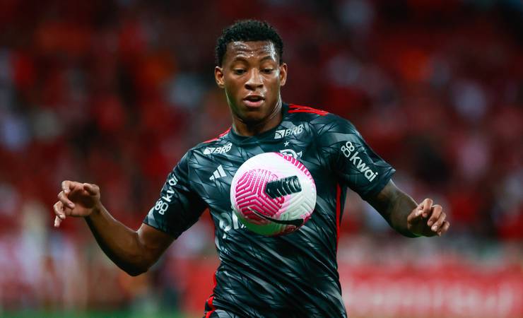 Escalação do Flamengo: De la Cruz e Plata treinam no campo e viram opções para estreia