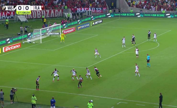 Michael faz diagnóstico dos erros nas finalizações do Flamengo, mas pondera: "Lá dentro é mais difícil"