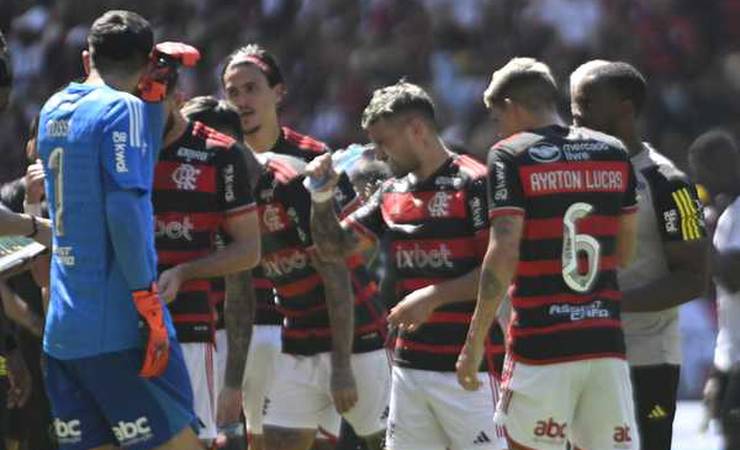 Bruno Henrique reclama do árbitro em Flamengo x Botafogo e vê influência das falas de Textor