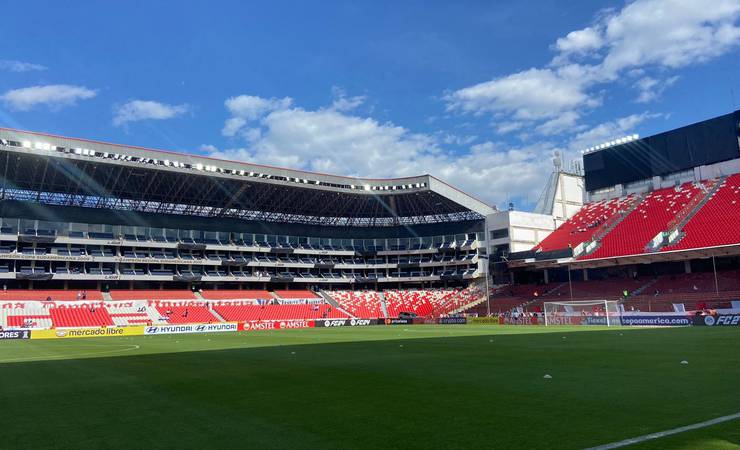 LDU x Flamengo: onde assistir ao vivo, horário e escalações