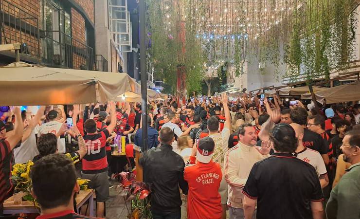 Tetracampeão! Torcida do Flamengo faz festa em Lima após vitória sobre o Palmeiras