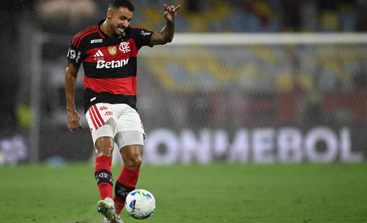 Danilo rejeita convite da CBF e renova com o Flamengo até a próxima semana