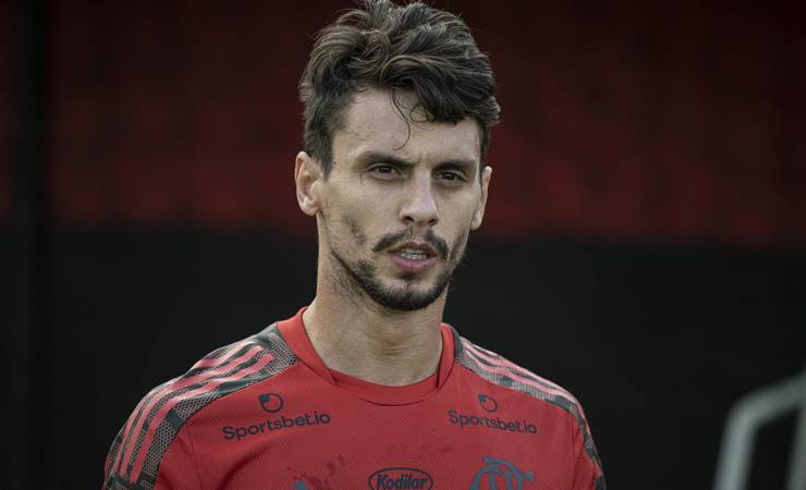 Rodrigo Caio revela bastidores de relação com Sampaoli e lamenta não ter tido chances: 'Eu ia ajudá-lo'