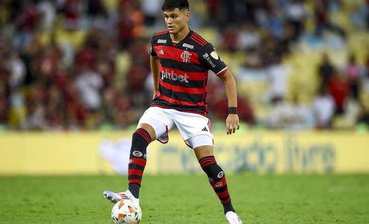 Flamengo tem sinal para vender Alcaraz e vai atrás de meia para não sobrecarregar Arrascaeta