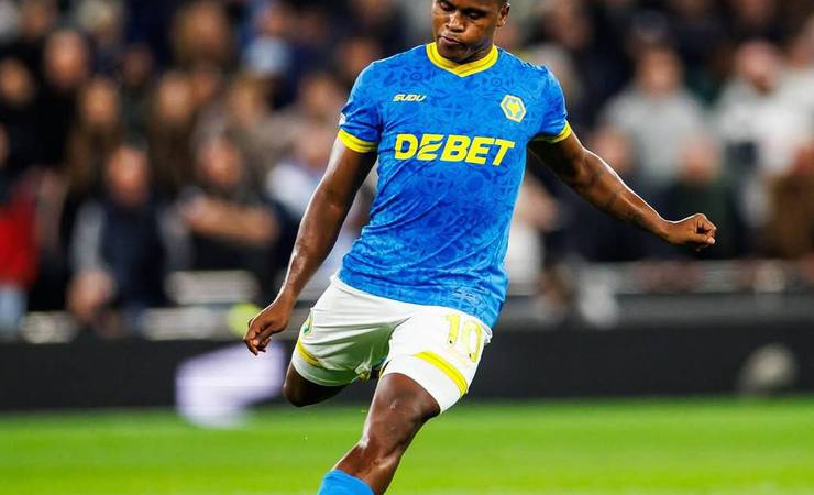 Desempenho abaixo das expectativas: Jhon Arias luta para se firmar no Wolverhampton