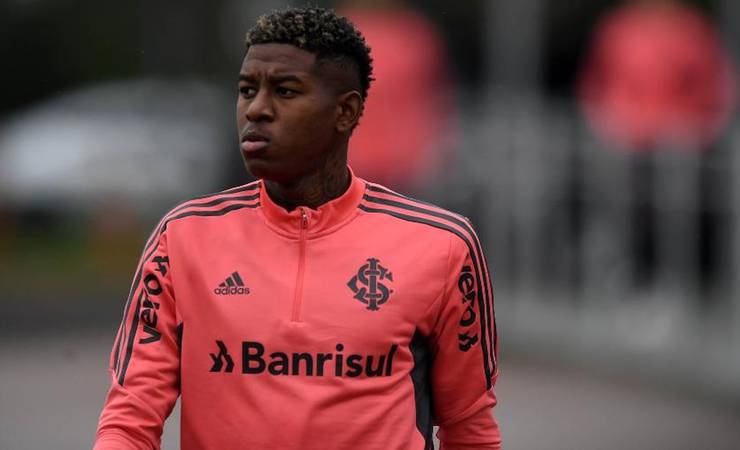 Inter afasta chance de vender Vitão ao Flamengo e vê zagueiro dentro do planejamento de 2025