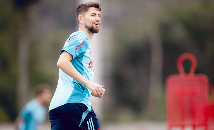 Jorginho é dúvida para a Libertadores após recuo no tratamento de edema na coxa esquerda