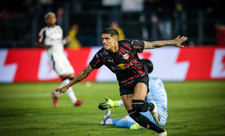 Web compara gol do Bragantino contra o Flamengo a jogada do PSG de Neymar, Messi e Mbappé