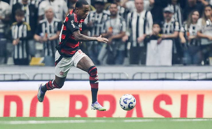 Diretoria do Flamengo sustenta decisão de Filipe Luís sobre escalar Wallace Yan para pênaltis e vira página