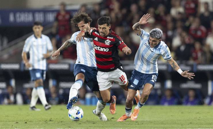 Arrascaeta relata tentativa de assalto após jogo e Flamengo vence Racing por 1 a 0